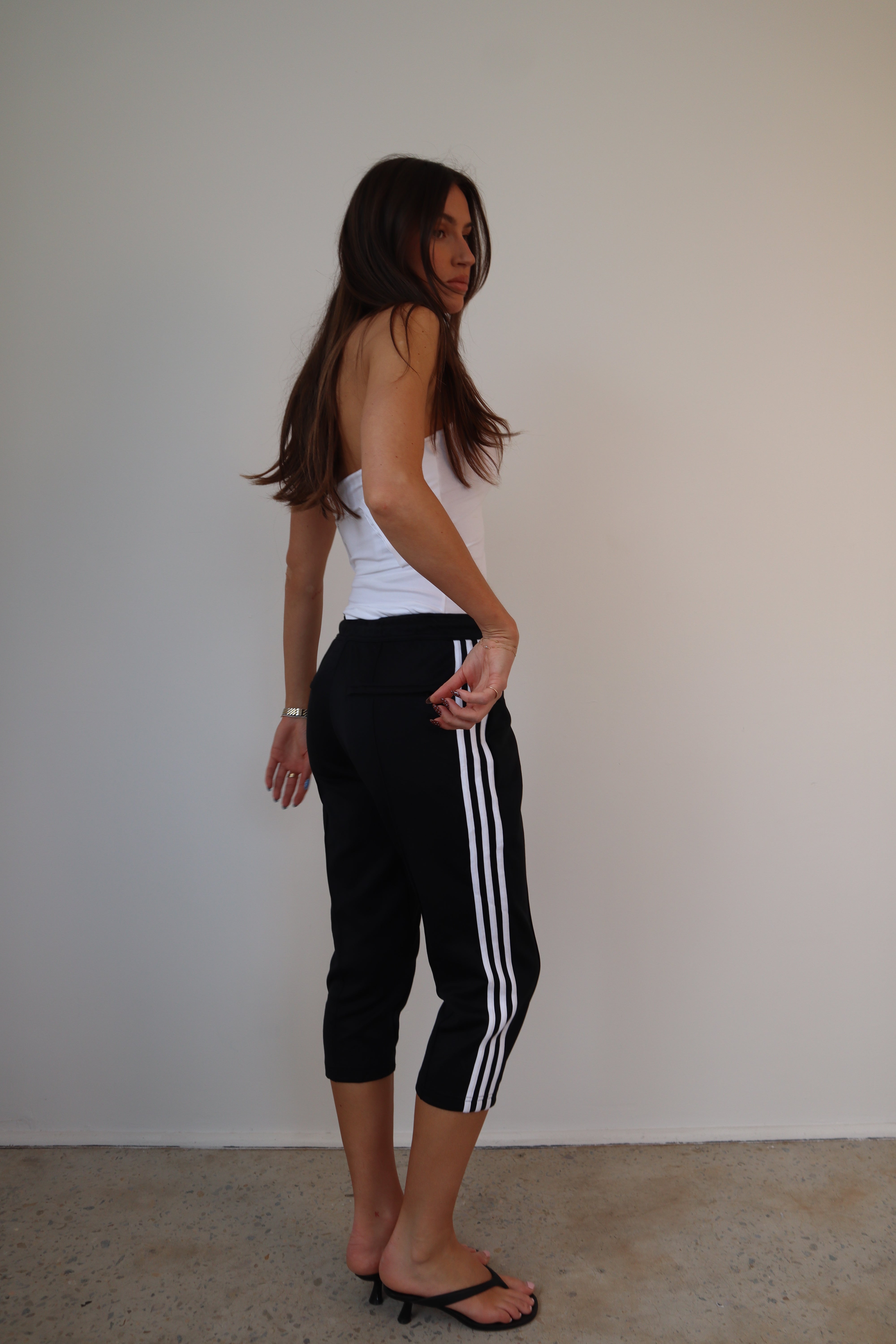 ADI CAPRI | ON TRACK PANT