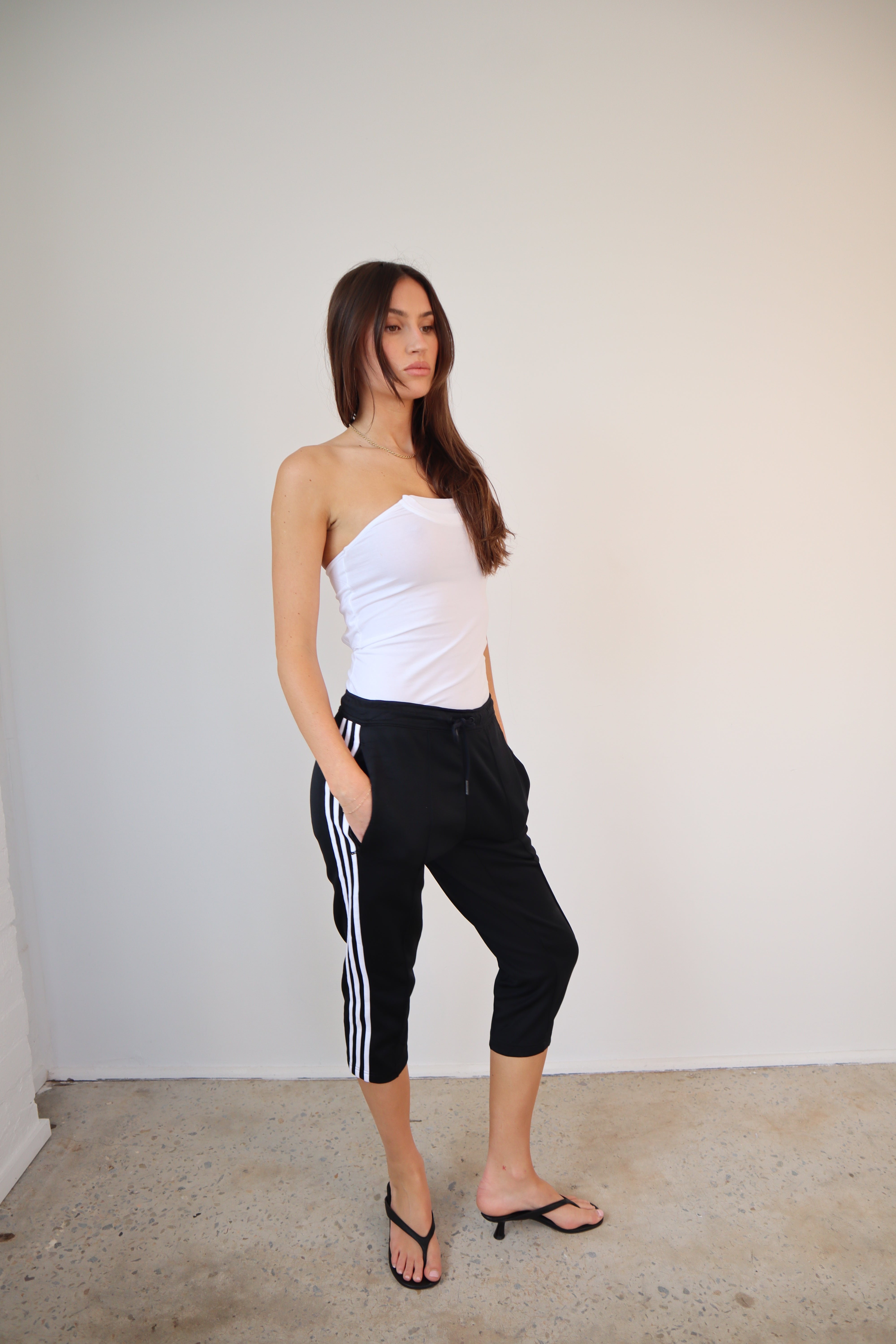 ADI CAPRI | ON TRACK PANT