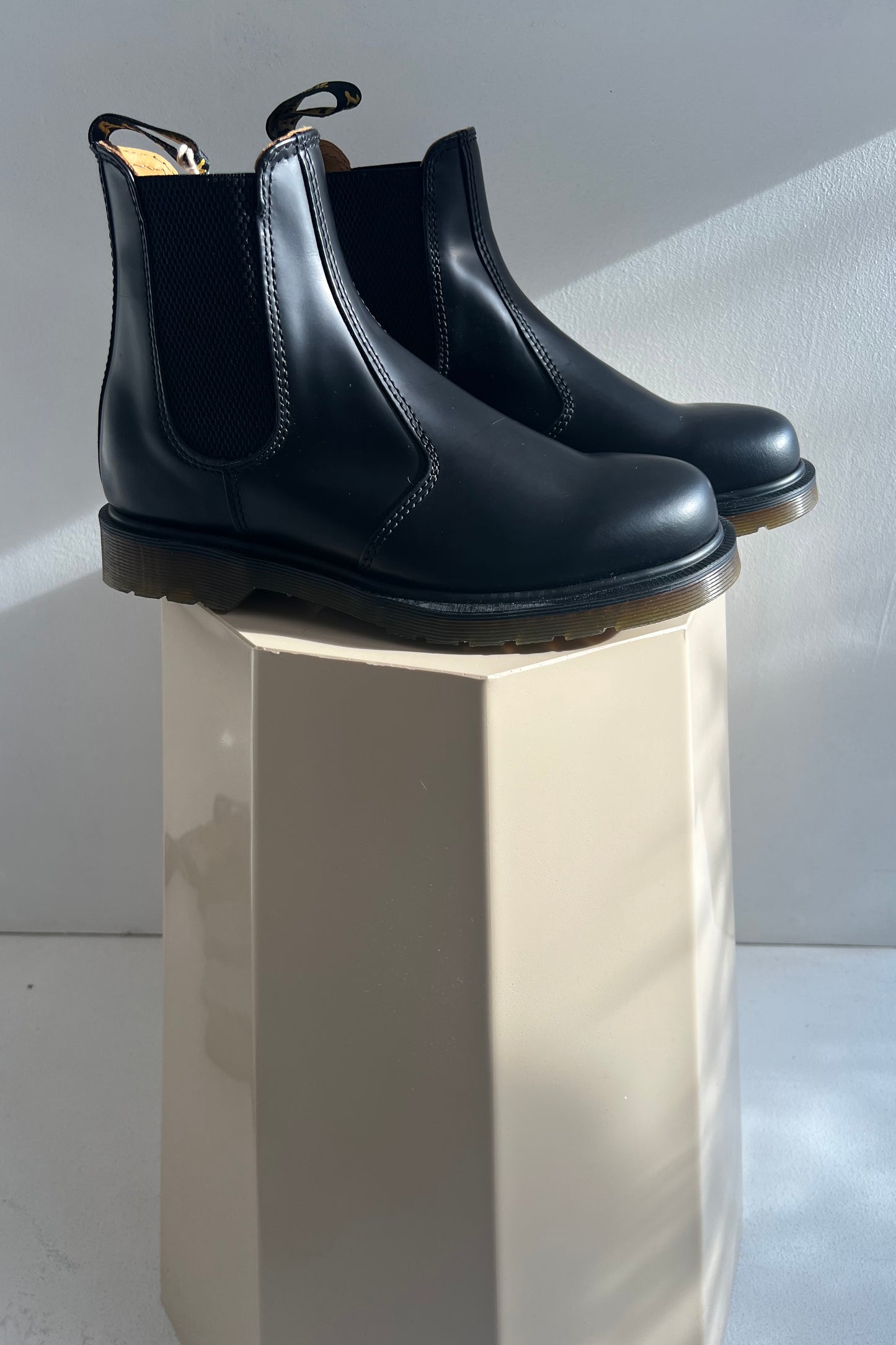 SMOOTH CHELSEA MONO BOOT 2976 | DR MARTENS